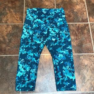 Old Navy cropped yoga pant high waist